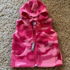 BRAND NEW Cabela’s Baby Girl Pink Camo Fleece Hooded Vest Size 0-3M